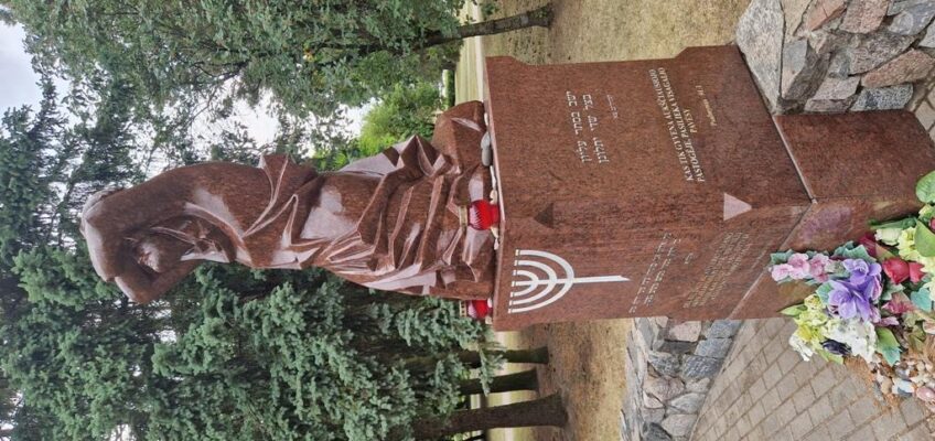 A monument “Sad Mother of Jews” restored in Panevėžys