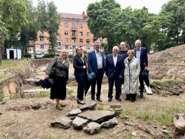 Visiting archaeological excavations at the site of the former Vilnius Great Synagogue