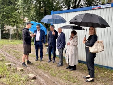 Visiting archaeological excavations at the site of the former Vilnius Great Synagogue