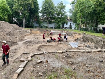 Visiting archaeological excavations at the site of the former Vilnius Great Synagogue
