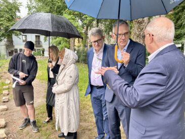 Visiting archaeological excavations at the site of the former Vilnius Great Synagogue