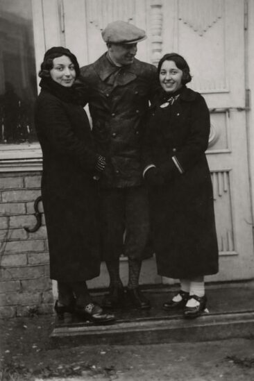 5.	Mošė Benjaminovičius su neatpažintomis moterimis